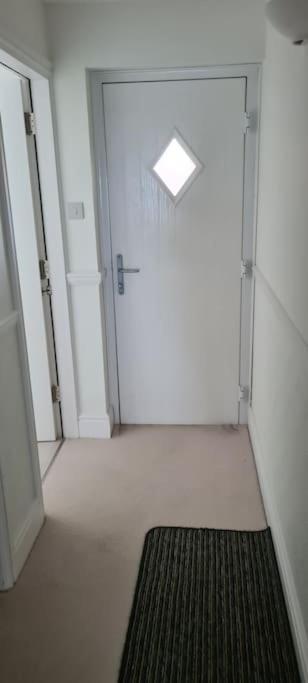 Beautiful 2-bed On Seafront Apartment