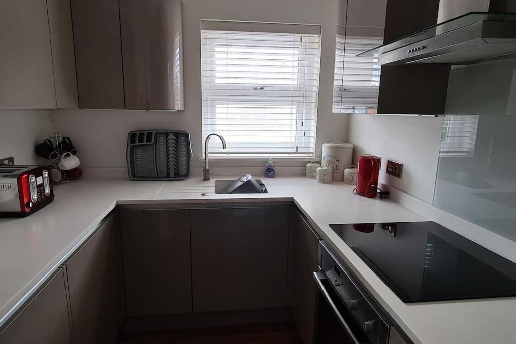 Beautiful 2-bed On Seafront *